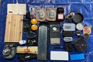 キャンプで大活躍！「1つのボックスに30種類のアイテム」を用途ごとにスッキリ収める「無印良品」と「100円均一セリア」の「最強コラボ収納テクニック」とは？