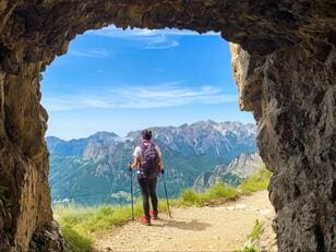 “トンネルを抜けると…” 50以上の絶景！  イタリア「52トンネルルート」広がる眺望＆断崖「ワールドクラス」登山レポ！