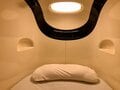「女ひとり旅」こんな「格安の宿泊」はイヤだ！  気まずすぎる距離感「ホロ酔いの男性」&混雑「ロッカールーム」地べたで荷造り体験… 快適「旅のコツ」とは！？の画像002