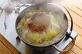 見た目のインパクト大！  ダッチオーブンで作る春のキャンプ飯「巻かないまるごとロールキャベツ」【季節の外ごはん vol.61】の画像001