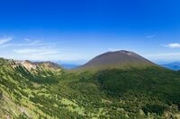 「活火山・浅間山」のド迫力パノラマが眼前に！「浅間山外輪山コース」稜線から臨む「素晴らしい景色」とは？【登山レポート】