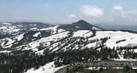 秋田・岩手県境「八幡平」頂上付近で2週間しか見られない「奇跡の絶景」！  “開眼”はさらに激レアの「ドラゴンアイ」とは？