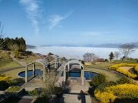 雲海を見下ろす「絶景キャンプ場」と「山奥 “2枚のせ” 特大カツ丼」の最強コンボ！ 県外からも人気「高知・ゆとりすとパーク」眼福＆満腹レポ