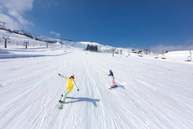 【春スキーの正解はココ！ 2025/26シーズン】3月でも極上の天然雪に出合える「春スキーにおすすめのスキー場」7選の画像006