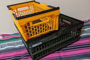 「車中泊」居住スペース問題を一気に解決する「折り畳みコンテナ活用」術！  スッキリ収納＆展開の実例レポート