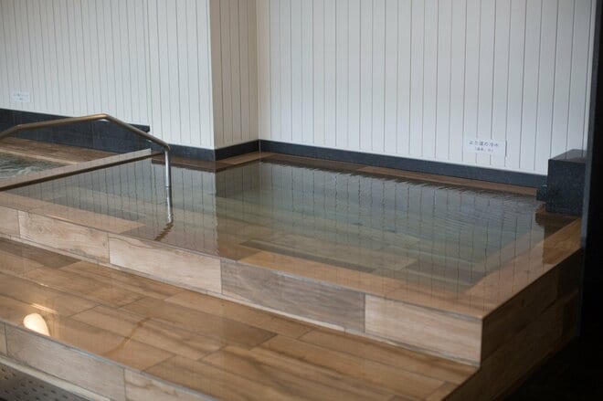 山梨・高川山の下山後に寄りたい！  露天の畳で “裸ごろ寝” できる「より道の湯」の外気浴が最高すぎた【山帰り、今日はどこでととのう？ vol.3】の画像004