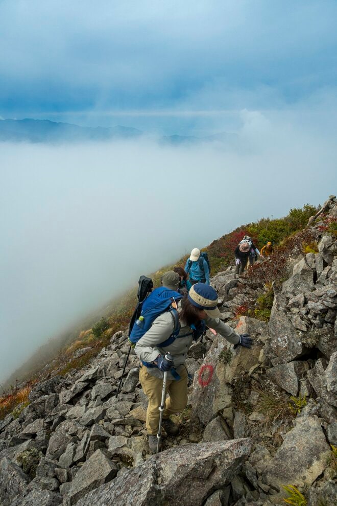 【登山】ピーク直前！ 紅葉人気の100名山、雨飾山「今年の彩りはいかに？」 長野県｜新潟県 2026年の画像008