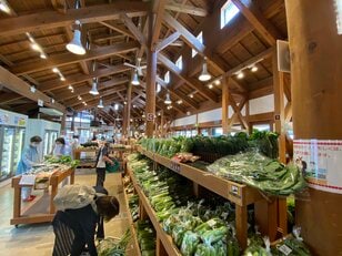 全国道の駅グランプリ 2連覇『川場田園プラザ』で秋の味覚を堪能！  旬の果物や献上米おにぎり「雪ほたか」  天空のアスレチック「HANETTA」で親子レジャーも【群馬県川場村】
