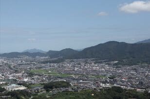 海や街並みの絶景が心地よい！  山頂まで往復3時間「駅スタート＆ゴール」できる低山ハイキングコース3選【福岡県筑紫野市・宗像市・北九州市】