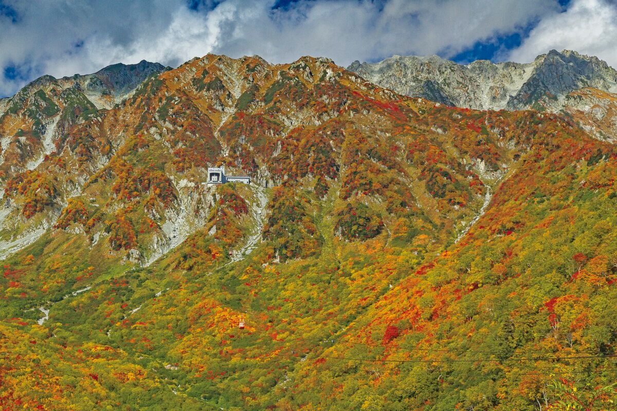 この秋に行きたい 至極の紅葉登山 第2回 氷河が作った奇跡の山岳紅葉 北アルプス 涸沢カール と 中央アルプス 千畳敷カール 概要 登山 特集 Bravo Mountain