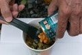 130gの食べきりサイズ「最少のベイクドビーンズ缶」なら山でも使えますぞ！【缶詰博士の缶たん”CAN”P料理 vol.74】の画像002