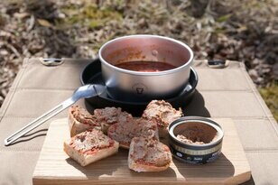 お値段もお手頃「イベリコ豚」の「レバーパテ缶」で作るスペイン風オープンサンド！【缶詰博士の缶たん”CAN”P料理 vol.3】