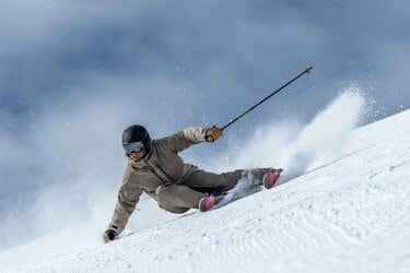 美良品 ROSSIGNOL ロシニョール フード付き ベスト ROSSIGNOL（ロシニョール）】フレンチアルプスで育まれた洗練された