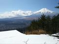山頂で鳴らせ！  名物「天空の鐘」の美しい音色！  雪化粧の「杓子山」から望む大パノラマの「富士山と山中湖」＆選べる “下山温泉” も嬉しい「登山レポ」の画像005