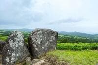 壮大！ 360度「阿蘇の大自然パノラマ」！ 謎の巨石が点在する「古代人の祈りの場」パワースポット「押戸石の丘」トレッキング
