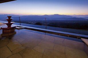 絶景・美食の秘湯巡り【TRIP.2 絶景に抱かれる極上の湯】新潟県・赤倉温泉、群馬県・万座温泉、長野県・大町温泉郷