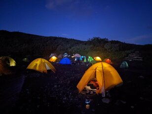 テント泊登山の夏！ 脱・初級レベルの「テントまわり」時短＆効率ギア！「山慣れ」ワザ「実践レポ」
