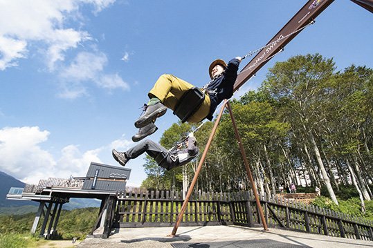 白馬三山と山麓の景色をひとり占め【白馬岩岳マウンテンリゾート】 山頂の「絶景テラス」に大型ブランコ、山肌駆ける「マウンテンカート」の疾走感は病みつき＜長野県白馬村＞の画像007