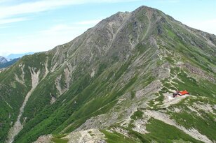 「車中泊」の隠れた名所！ 南アルプス「RVパークやまなみの湯」周囲に「温泉・室内プール・食堂」で子ども連れもOK！【RVパークに泊まってみた】