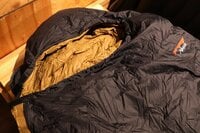 【ショップ店員に聞く！ イチ推しアウトドアギア】冬のテント泊はダウンたっぷりのシュラフが一番！  定番ナンガ「オーロラ」オリジナルモデル・3タイプ〈アルペントーキョー vol.21〉