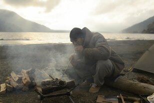 ＜火起こしに “火吹き棒” を使うのは間違い？＞焚き火に「空気を送るべきタイミング」間違っていませんか【焚き火の話 vol.26】