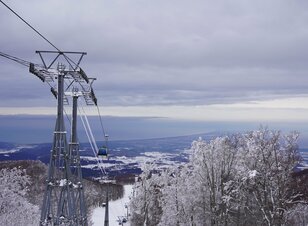 「津軽西海岸」ウインタートリップ！  至極のパウダー天国「青森スプリング・スキーリゾート」滞在で楽しむ「城下町 弘前」観光＆グルメ