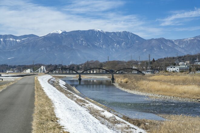 【渓流釣り】解禁ラッシュ！ 雪を踏み締めポイント探し「ようやく釣れた」待望のファーストフィッシュは！？ 長野県の画像004