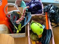 ゴチャつく「登山ギア」は「見せる＆飾る」収納で整理！　登山歴9年「マンション住まい」ライター「棚・クローゼット」活用の「3つのポイント」とは！？