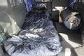 「コスパ車中泊」寝床3本勝負！  寒さ残る東北でも… 意外とイケるのはコレ！「高スペック寝袋・エマージェンシーシート・ダンボール」 朝まで眠ってみた結果の画像001