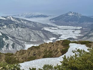 【期間限定】春の2週間だけ滑れるプレミアムな山！  残雪期の至仏山〈群馬県〉2022年