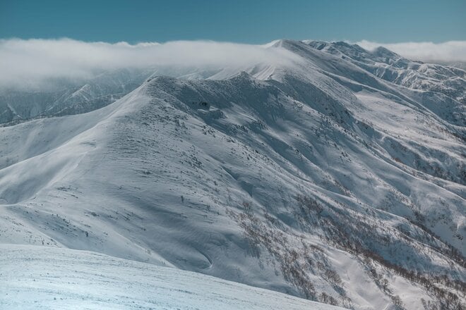 【雪山登山】豪雪の巻機山で絶景を堪能！ 美しすぎる雪山のマジックアワーにうっとり！ 大雲海の空中散歩  新潟県・2024年 の画像008