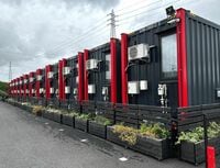 巷で話題のコンテナホテルは、観光やアクティビティを楽しみながら仕事もする「ワーケーション」にも使えるのか？  ブラマン記者が徹底検証！【編集部リポート】