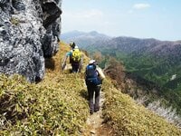 「快適アウトドアのために」登山の「蚊・ブヨ・ヤマビル」虫除け対策！押さえておきたい基本と「効果バツグン」グッズとは？