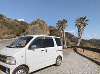 「車中泊」のためのクルマ選び「最安」は30万円から？  予算別「DIY」におすすめの軽バン3選