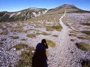 「がんの疑い」発覚から再び山に登るまで。手術から半年「釜の越桜」と「北岳」から得たヒントとは【体験談】