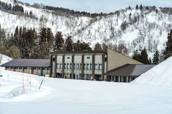 冬から春へ！  “新雪でもザラメ雪でもない”「湿雪滑走の魅力」さかえ倶楽部スキー場・長野県栄村の画像005