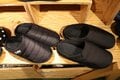 【ショップ店員に聞く！ イチ推しアウトドアギア】ふわふわで暖かさバツグン！「SUBU」冬用サンダル・定番＆難燃の2タイプ〈アルペントーキョー vol.22〉の画像002