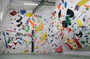 ボルダリング「目安はハシゴに登れるか」スタッフと現役クライマーに聞いた「始める前に知りたいこと」