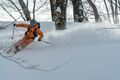 粉雪を巻き上げろ！「気分は一流ライダー」 バックカントリー界隈の憧れ　有名プロカメラマン同行の雪山滑走フォトツアーに参加してみた【長野県白馬BC 2025年】の画像001