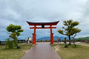 ゴールデンウィーク旅行の穴場！  山陽道・宮島サービスエリア（下り線）で広島観光の美味しいとこ取り！「ご当地丼西日本第2位」幻のグルメ「はぶて焼き丼」とは？　