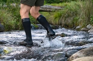 「登山、自転車、水遊び、渓流釣り」 使い方次第で可能性が広がる【防水ソックス】！  その実力はいかに？ 「ひと夏使い倒してみました」  2025年