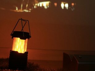 「100均ダイソー」からアウトドアメーカーまで！  LEDランタン「超ハイコスパ・スピーカー付き・500時間」3種徹底比較！