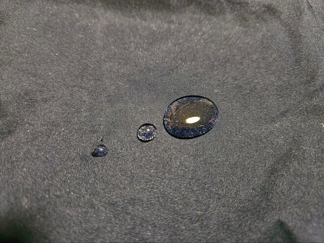 秋も活躍！ ワークマン 「レディース高撥水シェルジャケット」半年間使用してみた！ まさにコスパ最強「1900円の機能性」と、気になる点とは「レポート」の画像003