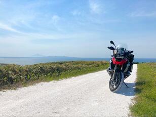 バイクで旅に出る！「長距離・積載・走破性」いま一番アツいバイクカテゴリー「アドベンチャーバイク」の魅力とは？