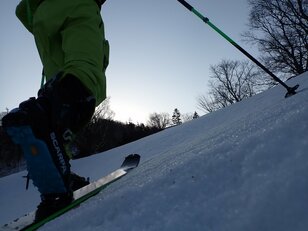 海岸から雪山へのスキー大縦走！「ニセコ連峰」全山をワンデイで走破 【北海道】2023年・春