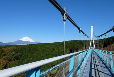 風速とスリルの絶景スポット「三島スカイウォーク」で涼を感じる