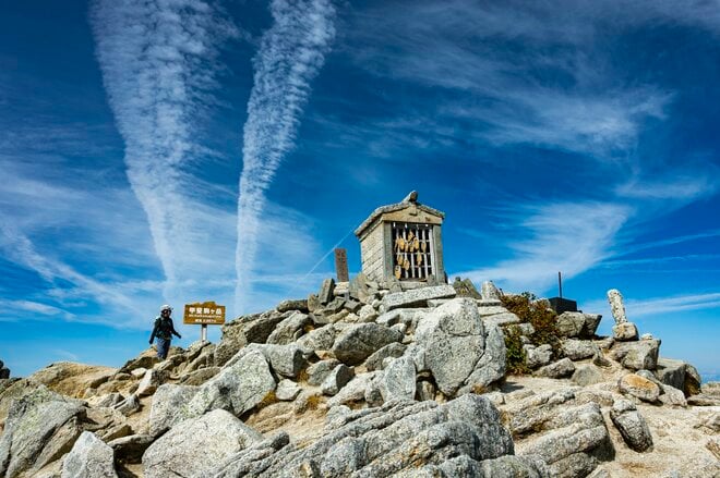【登山】ここ数年で一番の美しさ「南アルプスの貴公子と女王の山岳紅葉」 日本の1-2-3位の高峰を望む  南アルプス・2025年の画像008