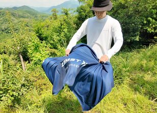まだまだ暑い！  頭から覆い温度を下げる「クールポンチョ」が山の残暑対策に最適な理由【低山小道具＆技術研究所 vol.36】