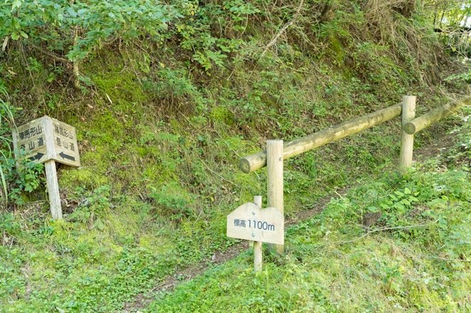 徒歩10分でアルプスの絶景！「まるでパッチワーク」長野「陣馬形山」の秋の景色とは？の画像001