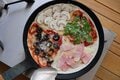 キャンプで作れば絶対盛り上がる！ トルティーヤで簡単「折りたたみピザ」【季節の外ごはんvol.49】の画像002